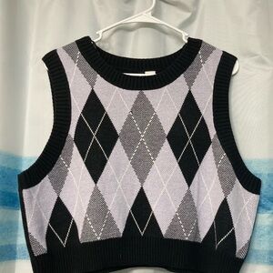 Argyle Patterned Sleeveless Top - Black and Gray
